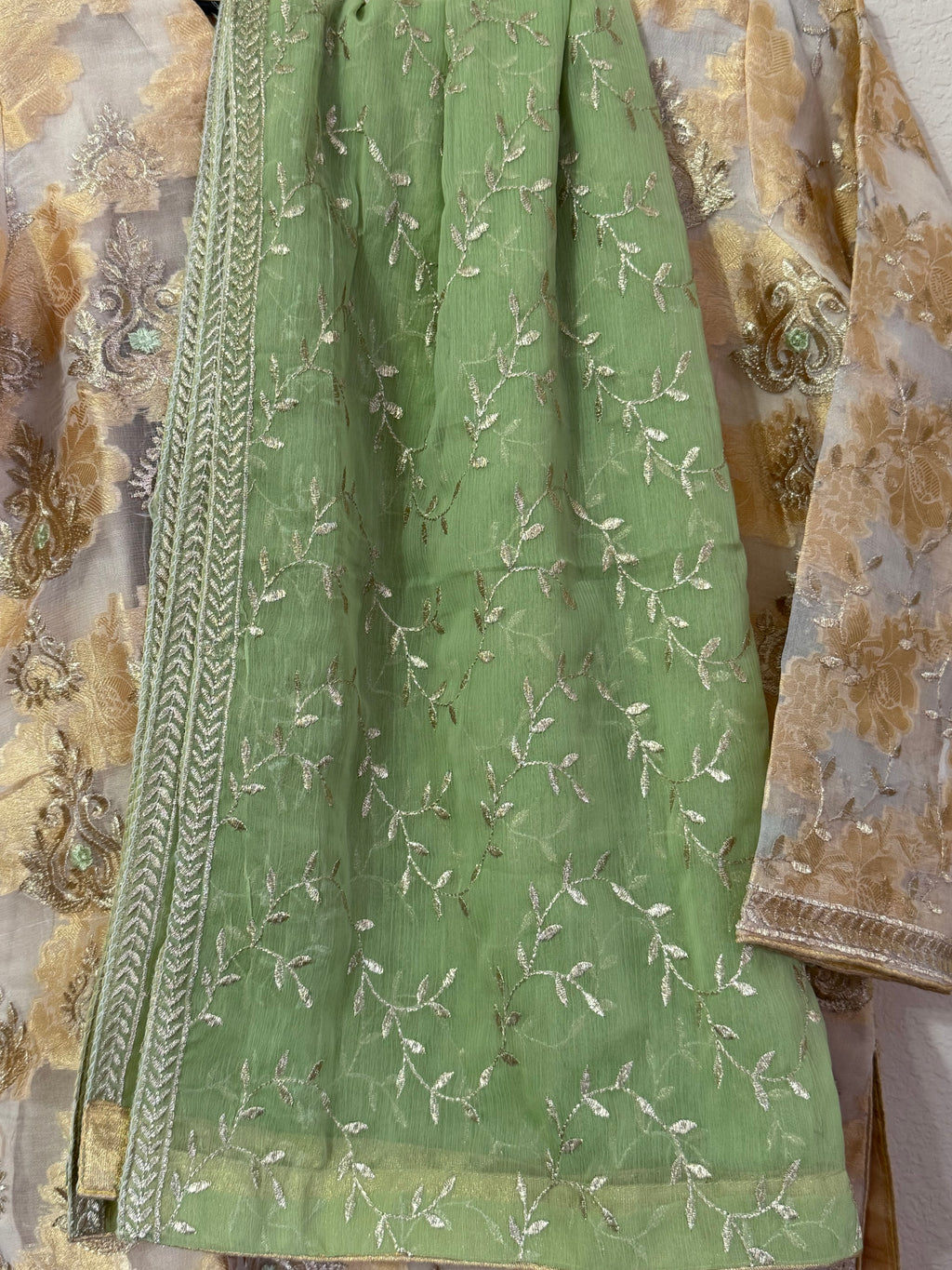 6 BRAND NEW Pakistani Sharara Suits – Size M – Never Worn