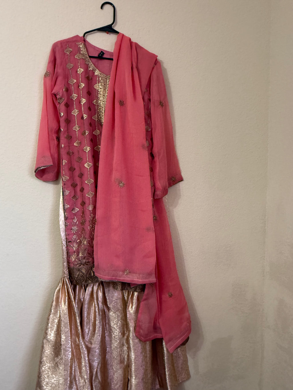 6 BRAND NEW Pakistani Sharara Suits – Size M – Never Worn