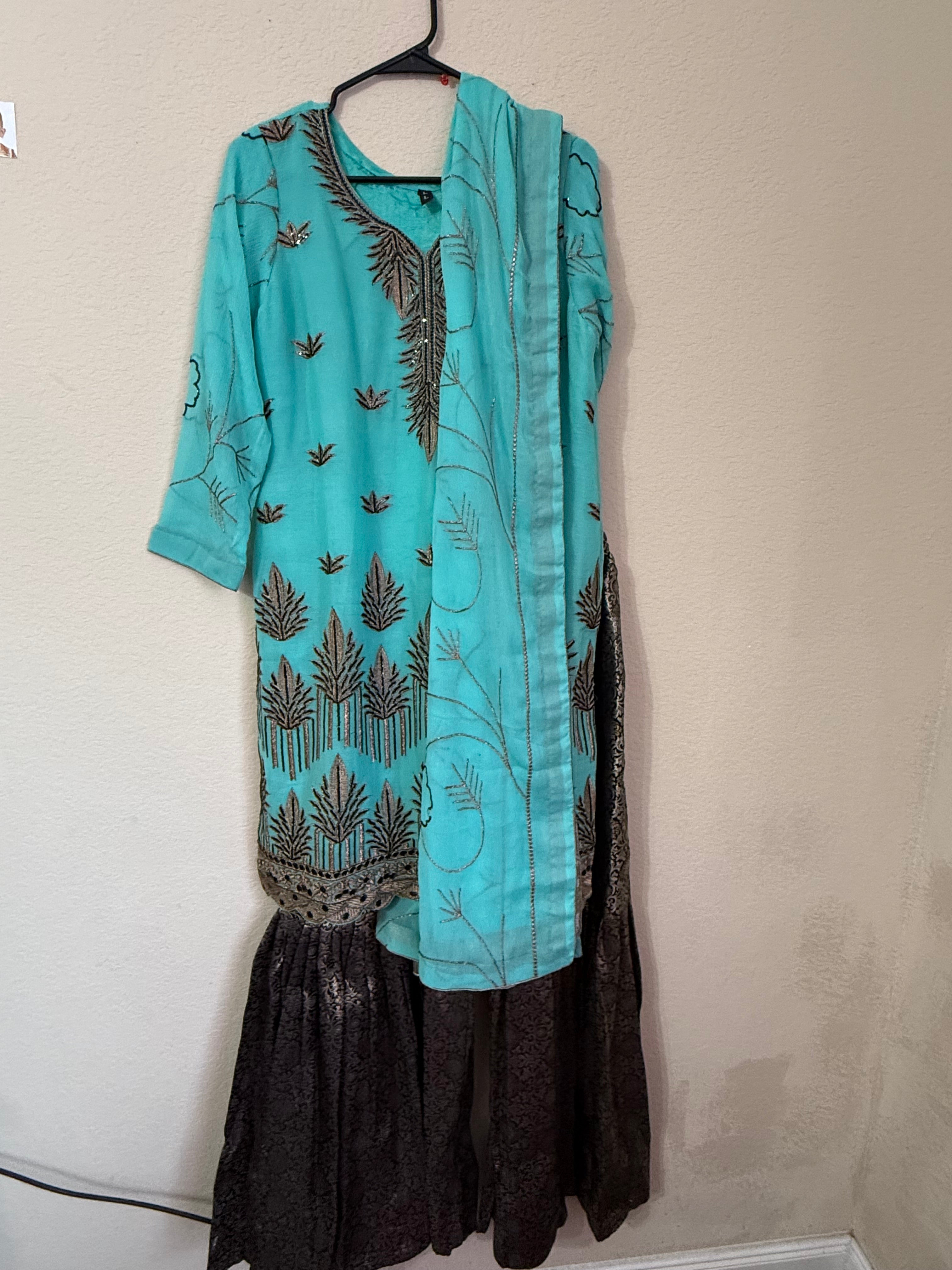 6 BRAND NEW Pakistani Sharara Suits – Size M – Never Worn