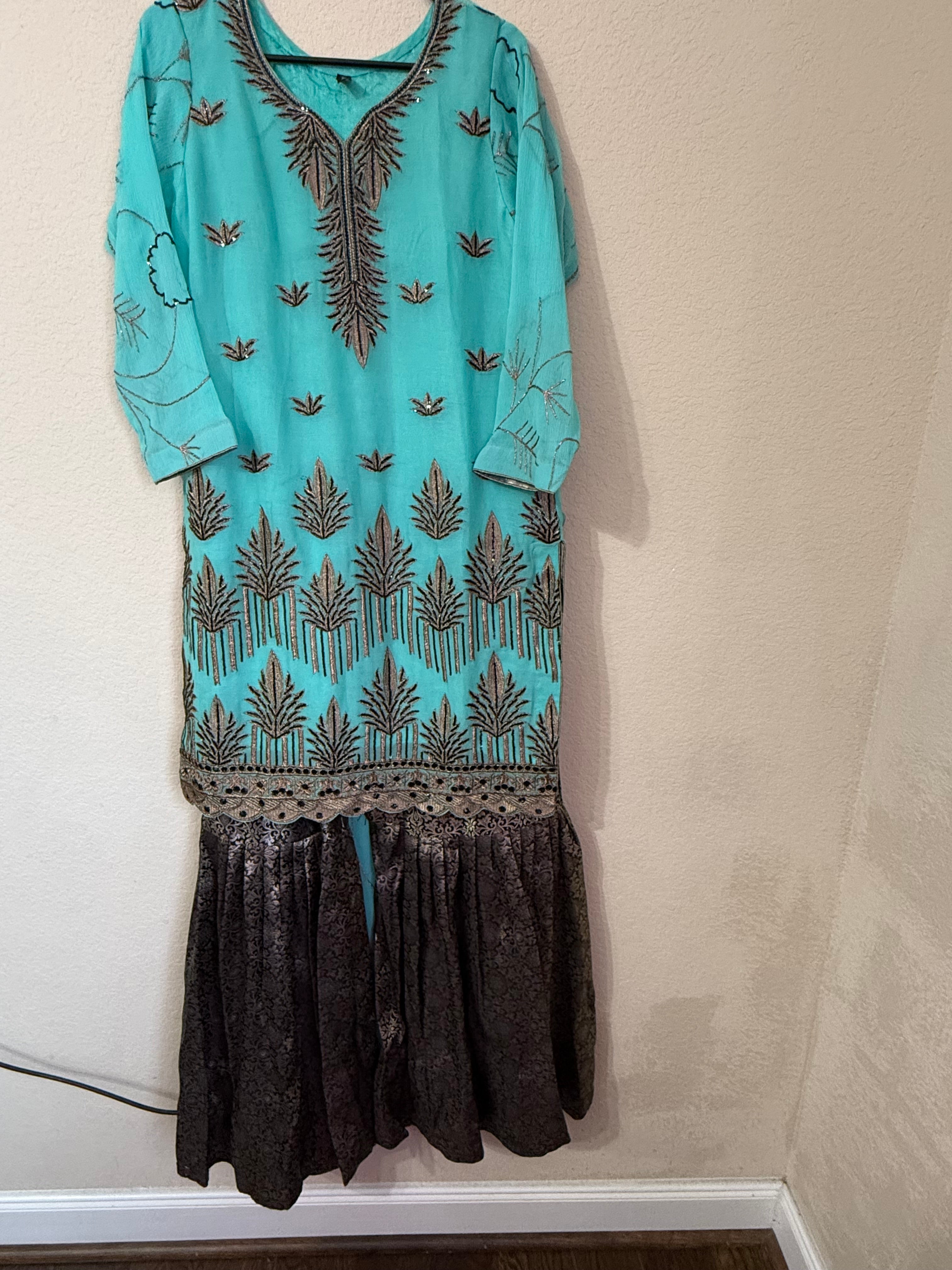 6 BRAND NEW Pakistani Sharara Suits – Size M – Never Worn