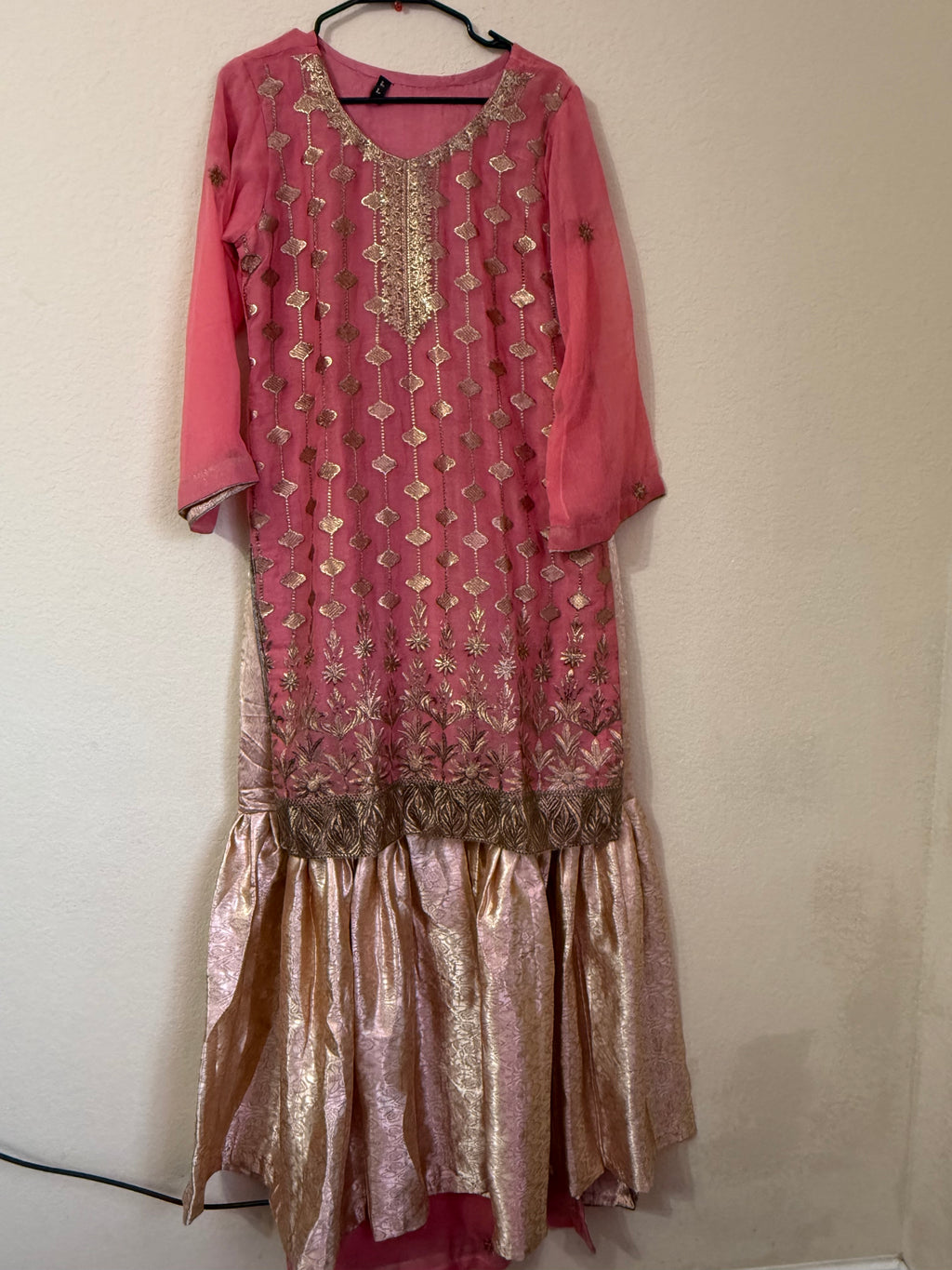 6 BRAND NEW Pakistani Sharara Suits – Size M – Never Worn