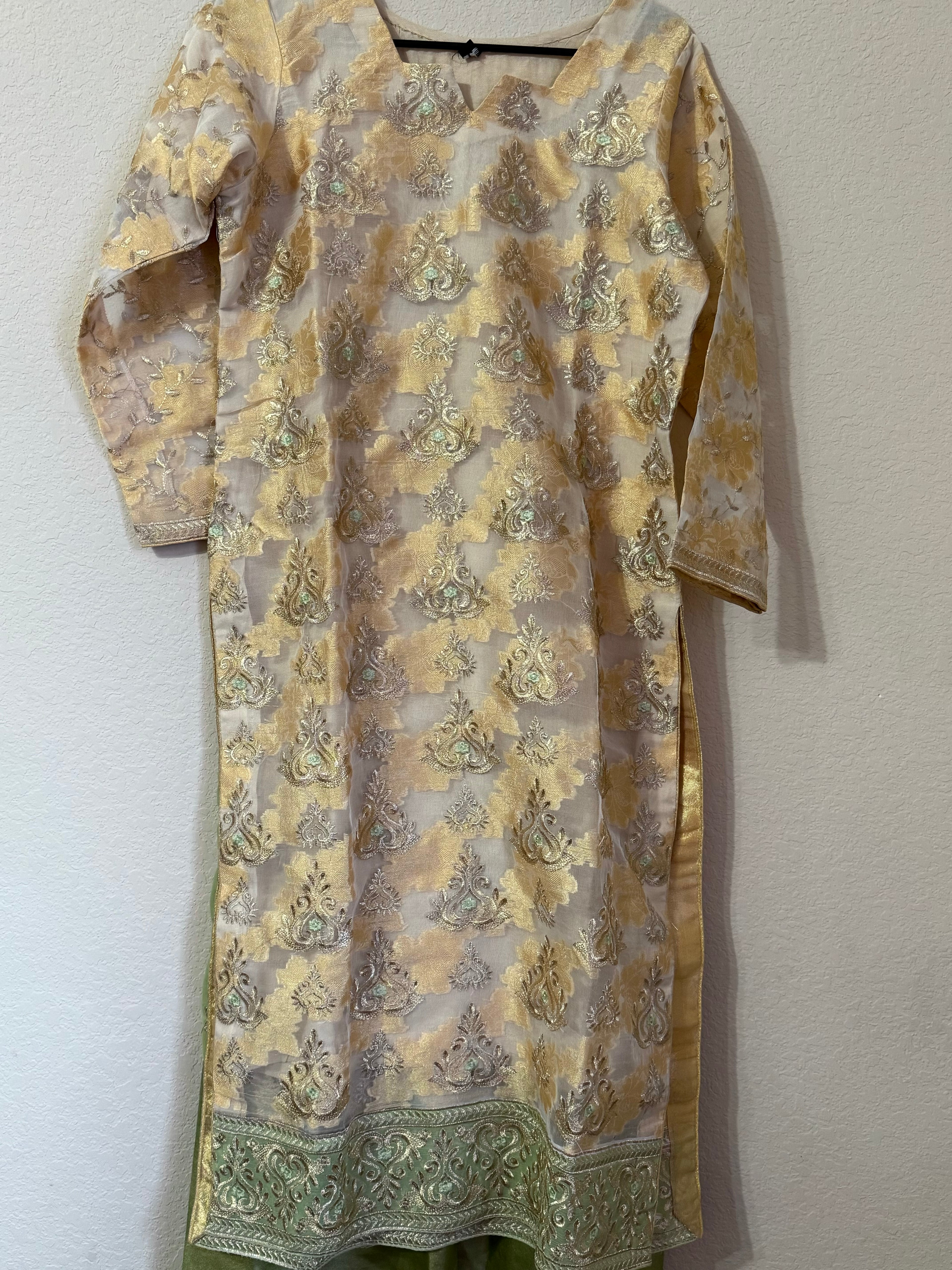 6 BRAND NEW Pakistani Sharara Suits – Size M – Never Worn