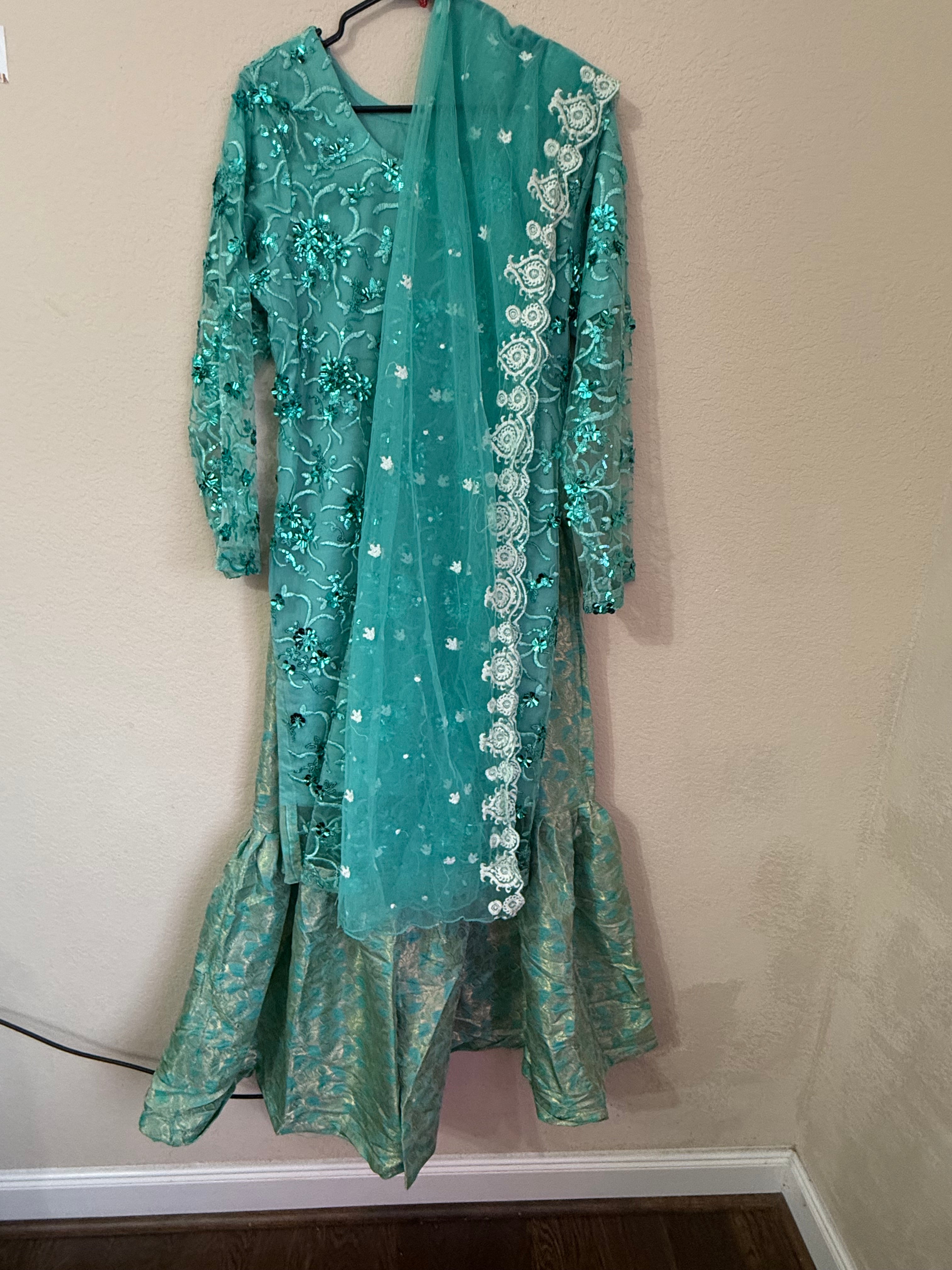 6 BRAND NEW Pakistani Sharara Suits – Size M – Never Worn